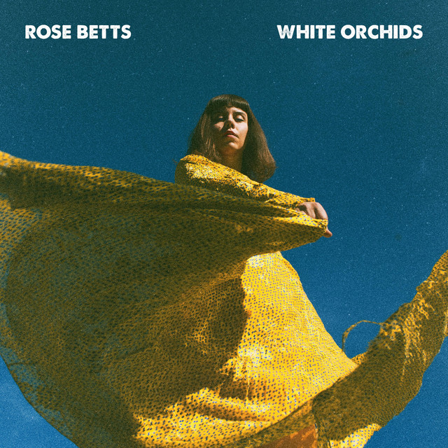 Rose Betts apresenta seu primeiro álbum de estúdio, o ótimo “White